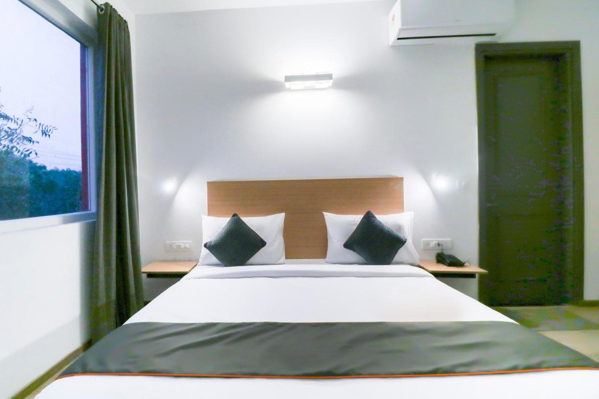 Hotel Townhouse Noida Sector 71 Near Iskcon Temple Noida Indirapuram Exterior foto