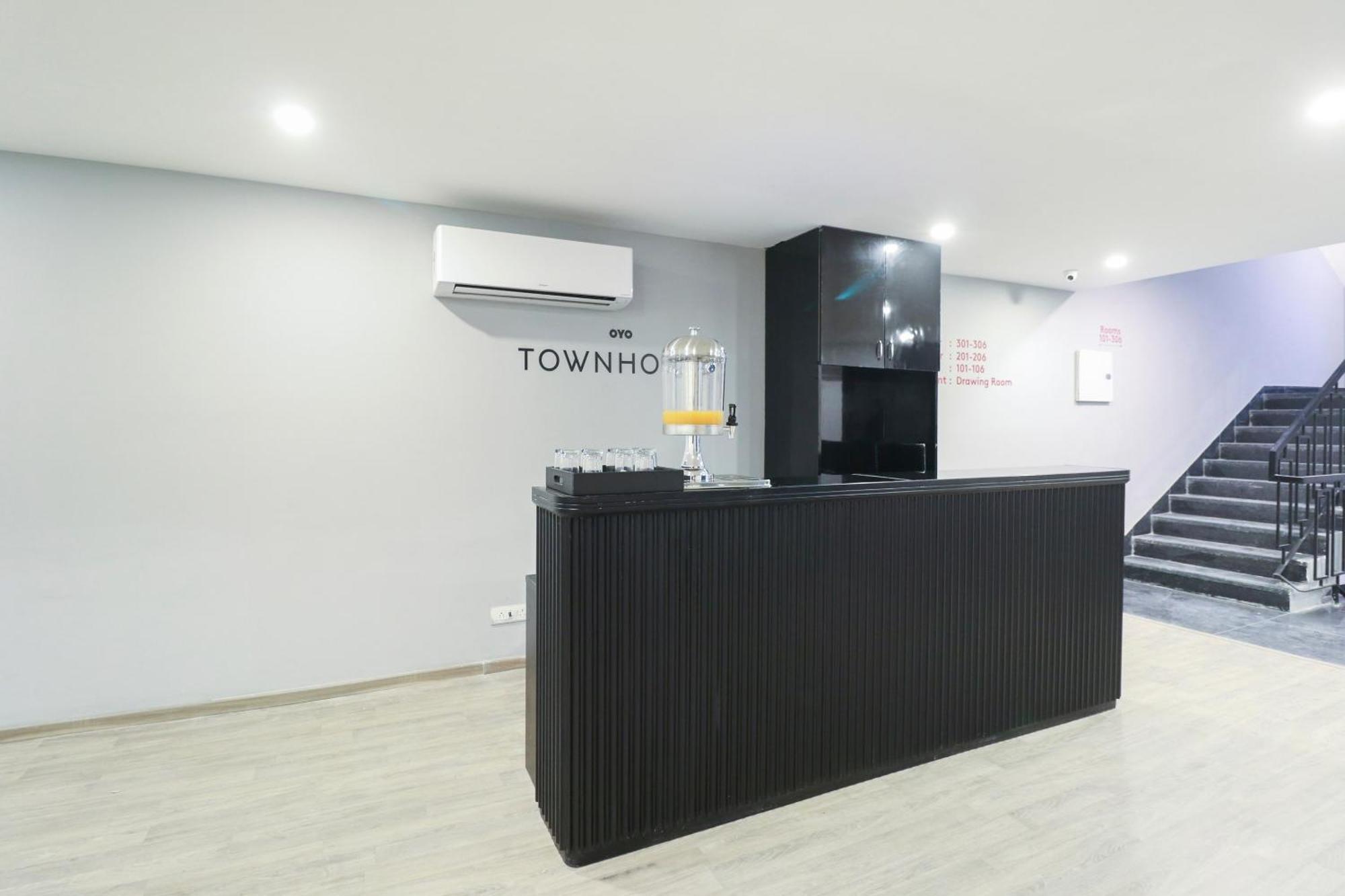 Hotel Townhouse Noida Sector 71 Near Iskcon Temple Noida Indirapuram Exterior foto